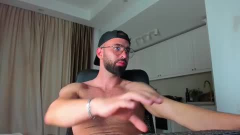 MichaelEvansx online show from July 27, 11:10 pm