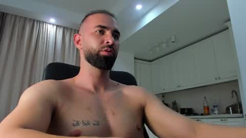 MichaelEvansx online show from August 3, 11:34 pm