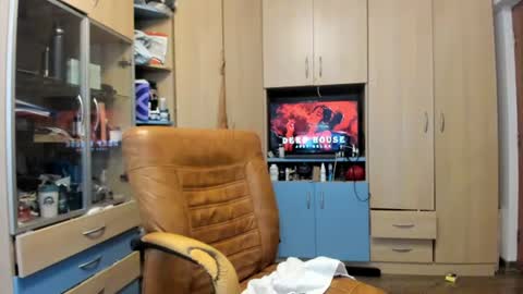 michaelragnar90 online show from August 6, 1:21 pm