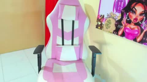 michell_smiths online show from June 9, 7:26 am