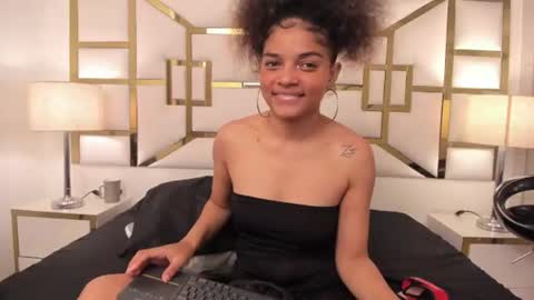 michellebronx online show from August 13, 1:19 am