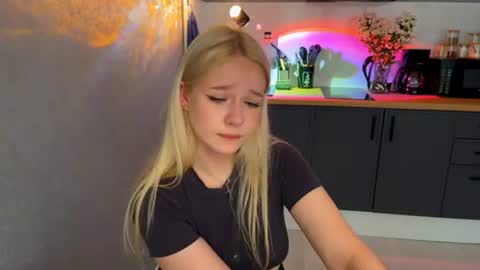 Michelle3 online show from July 26, 7:35 am