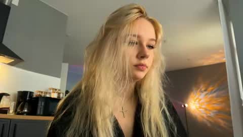Michelle3 online show from August 7, 11:32 am