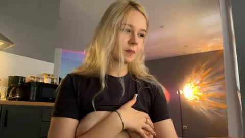 Michelle3 online show from August 7, 12:38 pm
