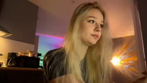 Michelle3 online show from August 7, 2:06 pm