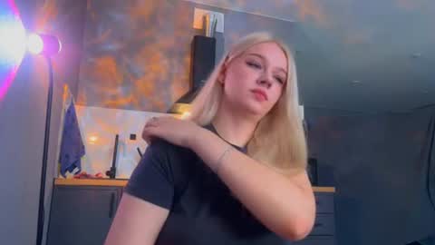 Michelle3 online show from August 13, 2:03 am
