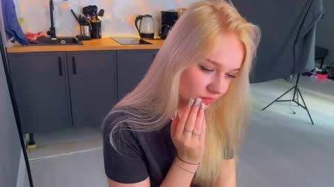 Michelle3 online show from August 13, 4:15 am