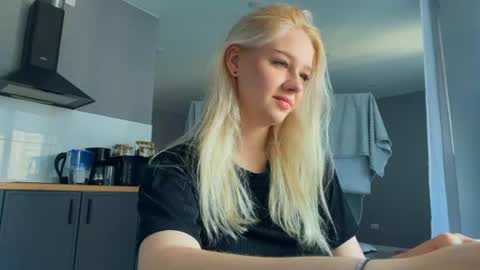 Michelle3 online show from August 16, 4:16 am