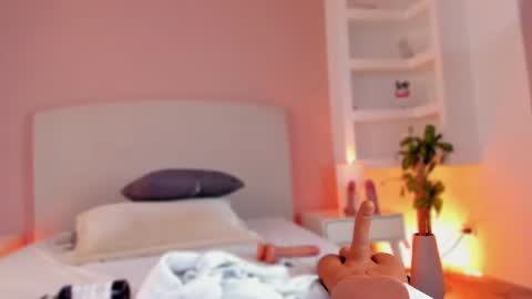 Michelle Mendez online show from August 12, 10:34 pm