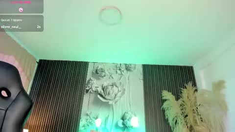 michellepreston_ online show from August 4, 1:08 pm