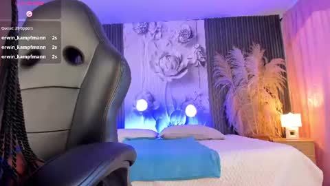 michellepreston_ online show from August 7, 1:55 pm