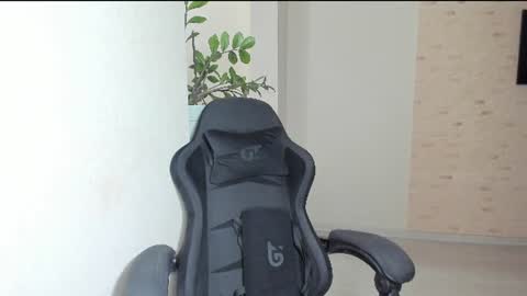 Michellee online show from July 27, 11:27 am