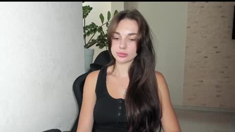 Michellee online show from August 4, 10:23 am