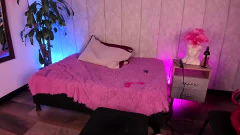 michonne_09 online show from August 8, 4:23 am