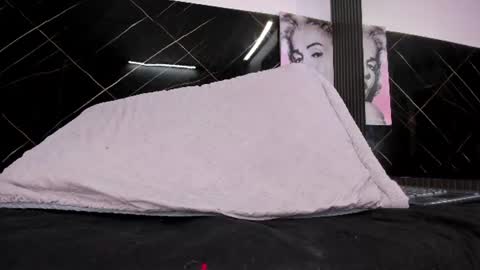 mick_lollipopp online show from August 1, 1:55 am
