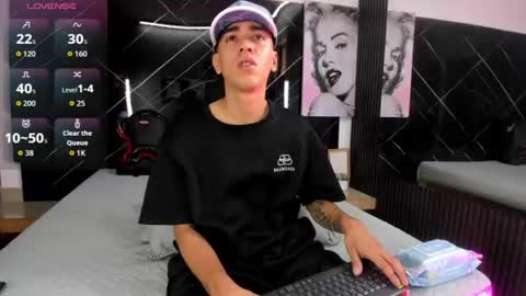 mick_lollipopp online show from August 11, 7:38 pm