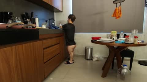 midgettripod1 online show from August 6, 8:08 pm