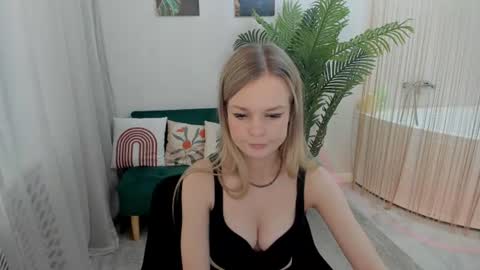 midnighteaura online show from July 12, 2:45 pm