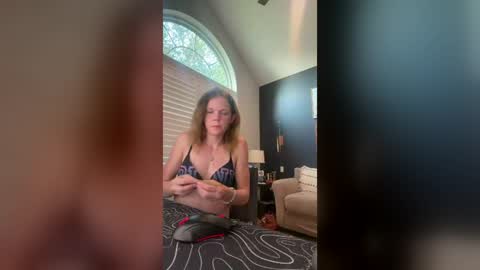 midnightsiren01 online show from August 8, 11:54 am