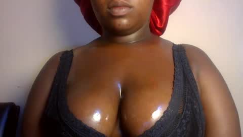 midnightt_curves online show from August 11, 3:19 am
