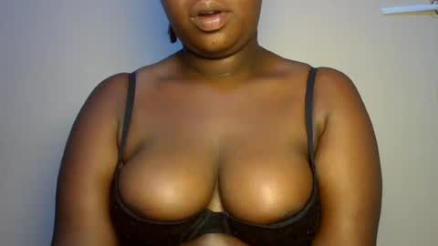 midnightt_curves online show from August 12, 12:18 pm