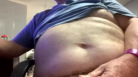 miggie001 online show from April 28, 6:10 pm