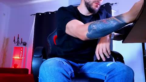 MightyAaron online show from August 7, 11:32 am