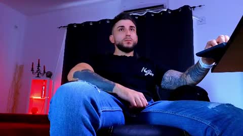 MightyAaron online show from August 8, 1:33 pm