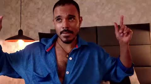 miguelsanfrancisco online show from August 6, 8:30 pm