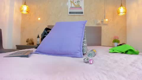Miia online show from August 12, 9:28 pm