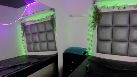 miia__js__ online show from August 7, 9:37 pm