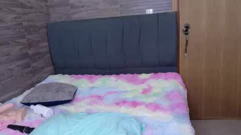 Mia online show from August 14, 6:39 am