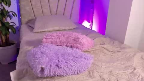 miia_belluci online show from August 12, 3:42 am