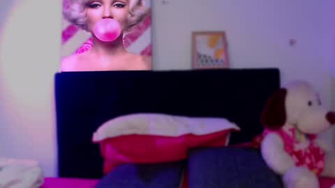 Miia Coolins  online show from May 27, 8:00 pm