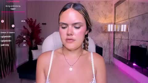 miia_laurent online show from August 14, 5:49 pm