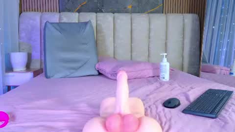 miia scoott  online show from August 6, 3:11 pm