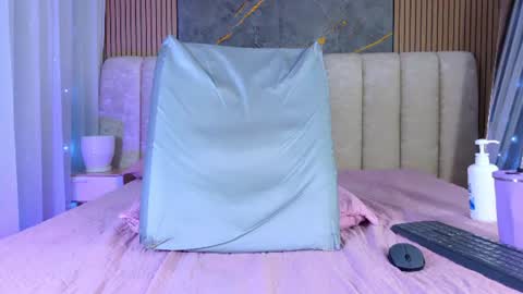 miia scoott  online show from August 13, 2:09 pm