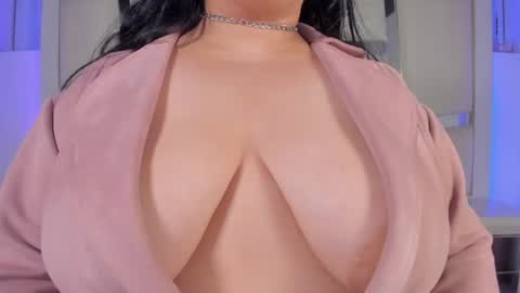 Mia online show from August 13, 12:02 am