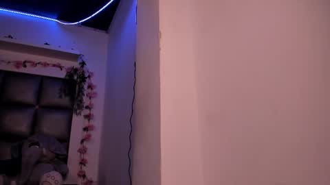 Mia online show from August 13, 4:15 am