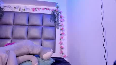 Mia online show from August 15, 6:50 am