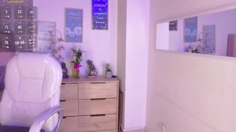 M I I A online show from August 11, 8:33 pm
