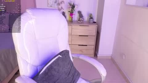M I I A online show from August 11, 9:39 pm