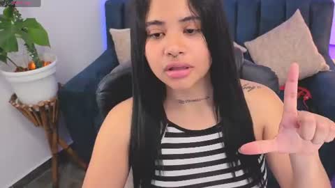 Mia online show from July 29, 6:15 pm