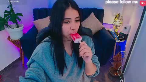Mia online show from August 9, 7:59 pm