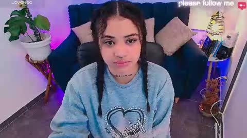 Mia online show from August 11, 10:06 am