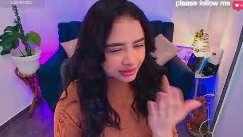 Mia online show from August 12, 10:50 am