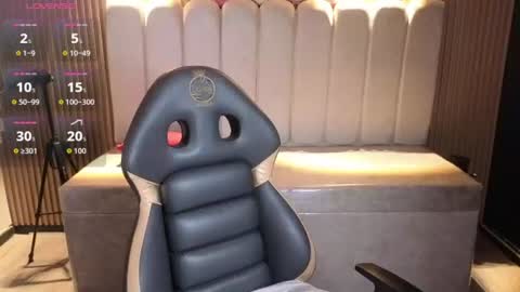 miiaa_evans1 online show from August 13, 11:41 pm