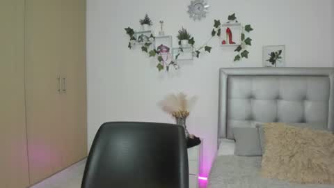 miiaa_k online show from July 10, 10:54 am