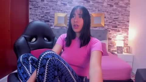 miiaabloom online show from August 3, 9:55 pm