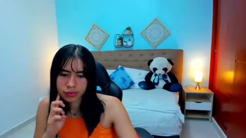 miiaabloom online show from August 5, 9:35 pm